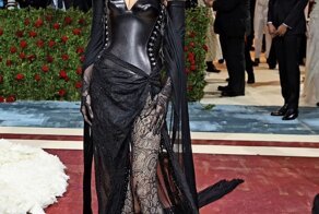 Вульгарно и безвкусно: зарубежные звезды на Met Gala 2022