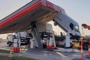 16 горе-шумахеров, исповедующих собственные правила дорожного движения