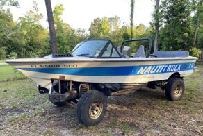 Пикап Ford F-150 превратили в сухопутную лодку с двумя рулями