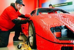 Ferrari F40 из кубиков Lego в натуральную величину прибыл в Калифорнию