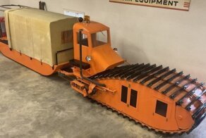 Ретро-снегоход Monarch Sno-Motor 1938 для перевозки древесины и лыжников