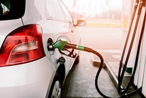 Почему у некоторых автомобилей бензобак справа, а у некоторых слева: давайте разберёмся