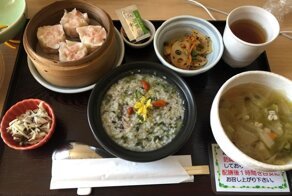 Как выглядит больничная еда в разных странах