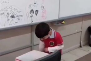 Дети пытаются узнать, кто из них любимый ученик преподавателя