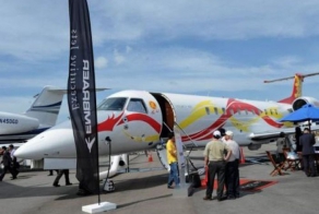 Самолет Джеки Чана - роскошь или средство передвижения? (12 фото)