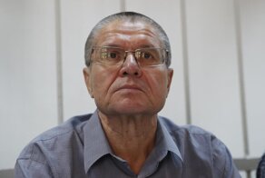 На пути к свободе: бывшего министра экономического развития Улюкаева отпустили из колонии по УДО