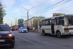 В Бийске водитель автобуса на «зебре» сбил школьницу