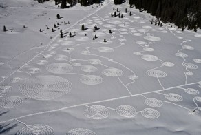 Рисунки на снегу (15 фото)