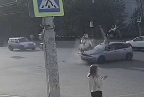 Сезон закрыт: мотоциклист и его пассажирка получили травмы в ДТП с легковушкой в Ижевске