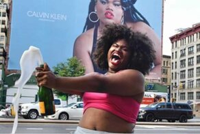 Бренд Calvin Klein  пробил очередное дно рекламой с супружеской транс-парой