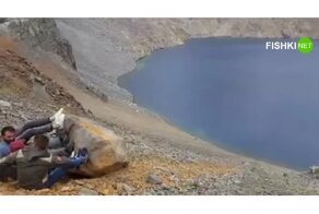 Весельчаки скинули камушек в воду