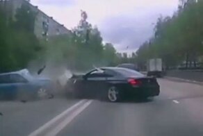 Авария дня. В  Нижнем Новгороде водитель BMW устроил лобовое столкновение