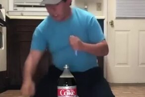 Мамкин экспериментатор и кола с ментосом