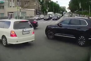 Дорожный конфликт с наглым и неуравновешенным водителем «Туарега» в Новосибирске