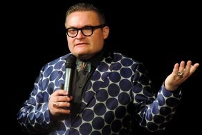 Сбежавший за границу историк моды Александр Васильев снова объявился на Первом канале