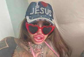 В Канаде модель по имени Мария Магдалина не пустили на рейс из-за огромной груди