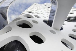 O-14: дубайское здание с фасадом в виде швейцарского сыра