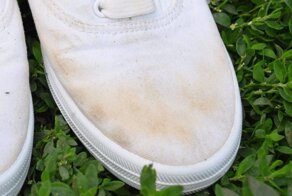 От стирки белой обуви до клейки пластыря: простые житейские хитрости, упрощающие жизнь