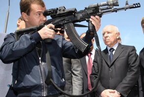 "Ублюдки и выродки": жесткий пост Дмитрия Медведева завирусился в сети и стал мемом