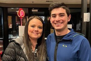 Мама с сыном воссоединились 20 лет спустя