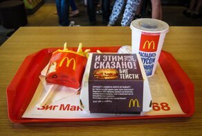 Полная деМАКцификация: сотрудники McDonald’s показали последние приготовления перед открытием