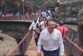 Подвесной мост с кучей людей в Мексике рухнул в момент торжественного открытия