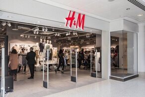 На сеть магазинов H&M подали в суд за дискриминацию российских покупателей