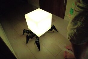 Японец изобрел лампу-паука