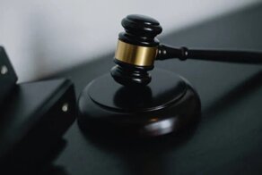Отчим через суд потребовал с пасынка расплатиться за свое содержание