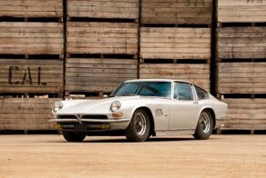 AC 428 1971 года — Shelby Cobra в модном итальянском костюме