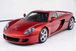 У богатых свои причуды: владелец этого уникального Porsche просто взял и перекрасил его в красный цвет Ferrari
