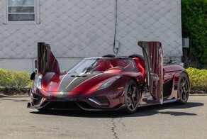 Koenigsegg Regera в красном углеродном волокне выставлен на продажу