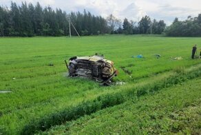 Авария дня. В Ульяновской области автомобилистка вылетела из салона во время переворота