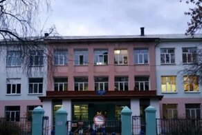 Родителям Екатеринбургской школы предложили сброситься на ремонт перед сносом здания