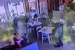 В кафе на Кубани мужчина расстрелял из обреза знакомого своего сына