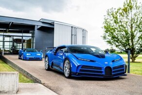 Bugatti представила самый первый серийный Centodieci в синем цвете EB110, и он выглядит фантастически