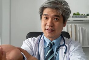 Без диплома теперь даже в блогеры не берут: власти Китая ввели запрет на диванных медиков и юристов