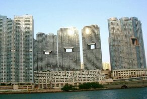 Зачем небоскребы в Гонконге строят с большими сквозными отверстиями