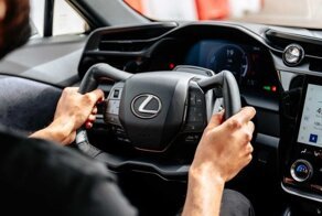 Новый «штурвал» Lexus и некоторые преимущества по сравнению с обычным рулевым колесом