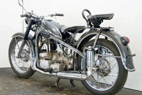 Послевоенный мотоцикл EMW R35 и его секретный «бардачок»