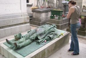 Объелся, ударился головой, запутался в бороде: нелепые смерти королей и вельмож