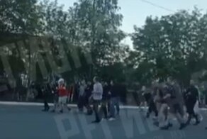 После избиения подростка толпой южан, жители Мурманской области вышли на улицу и устроили митинг