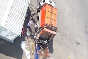 Подъёмный механизм мусоровоза раздавил рабочему голову в Калужской области