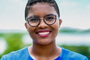 Сенатор из Рок-Айленда призвала голосовать за себя, встав на руки и станцевав тверк в бикини