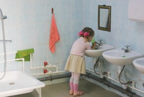 Трудовое воспитание: в детсаду Юрюзани воспитатель заставила детей чистить унитазы