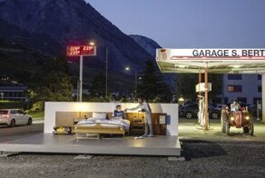 Первый в мире гостиничный номер без стен и дверей на автозаправочной станции