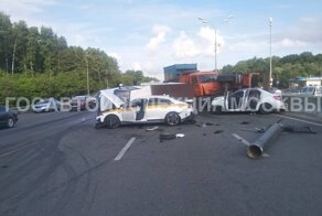 Авария дня. Оторвавшееся колесо от «Лады» стало причиной массового ДТП на МКАД