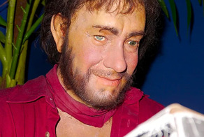 10 самых худших восковых фигур голливудских звезд