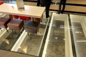Как в Италии был построен McDonald's с древнеримской дорогой и скелетом за стеклом