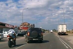 А шлем стоило застегнуть: ДТП с мотоциклистом в Крыму